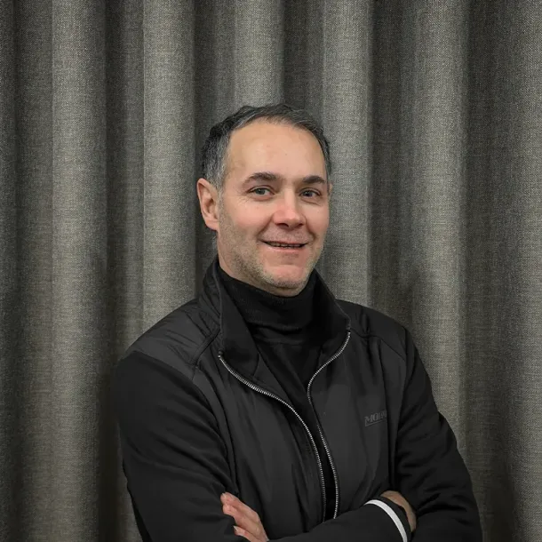 Retrato profissional de Carlos Miranda, Co-Diretor Executivo de Espaços Miranda