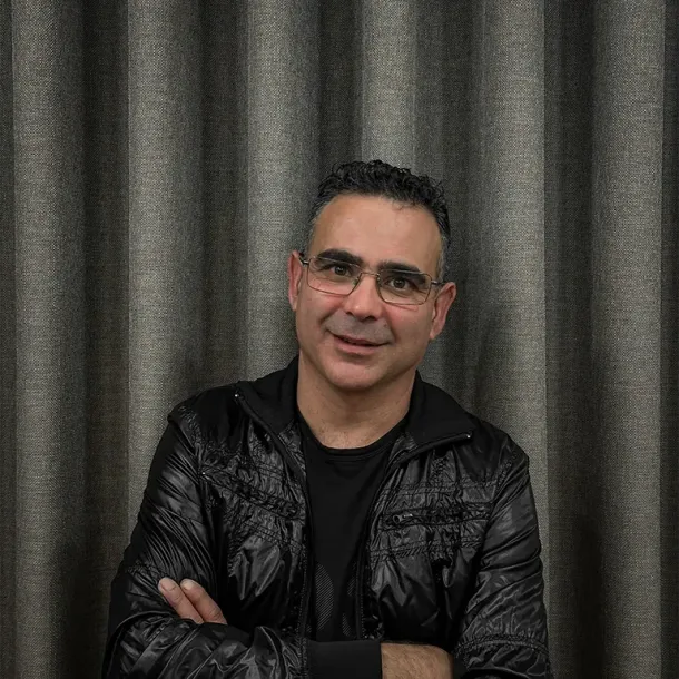 Retrato profissional de Paulo Miranda, Co-Diretor Executivo de Espaços Miranda